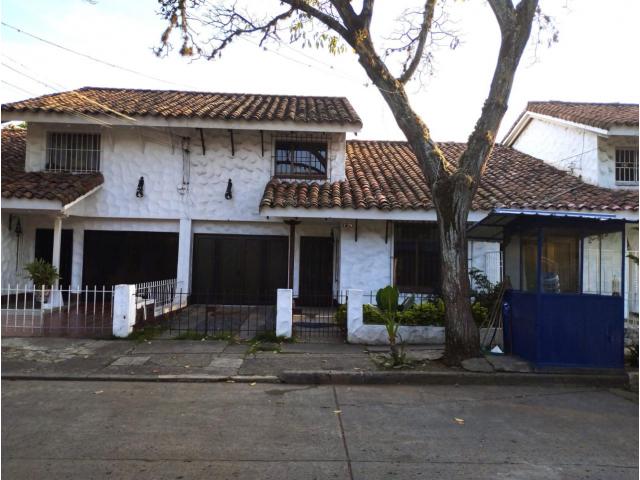 Casas, Alquiler en Prados del Norte