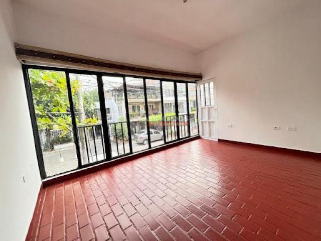 Apartamentos, Alquiler en Paseo de los Almendros