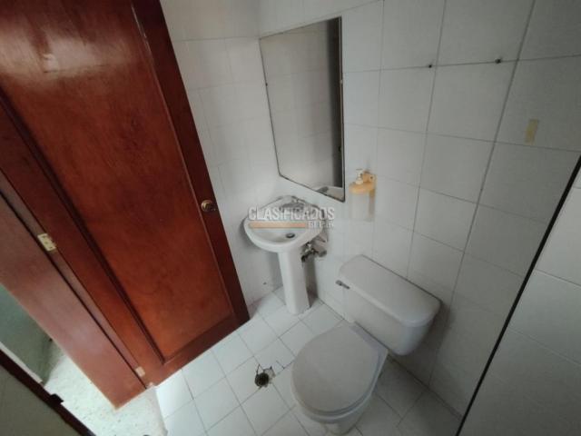 Locales y Bodegas, Venta en Centenario