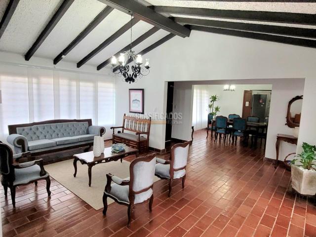 Casas, Venta en Santa Mónica Residencial