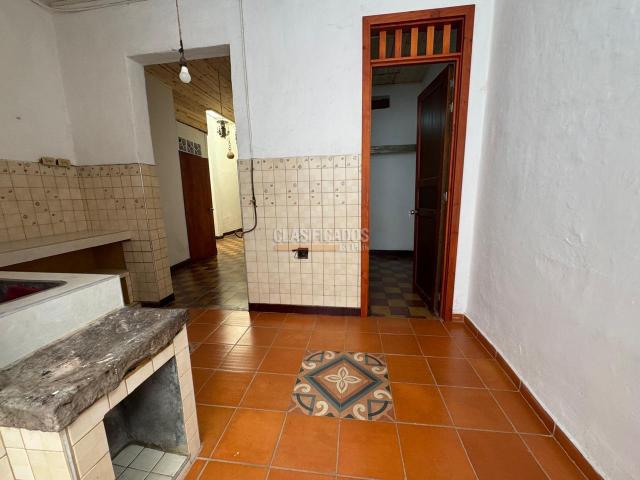 Casas, Venta en San Cayetano