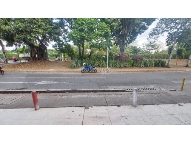 Locales y Bodegas, Alquiler en La Esmeralda