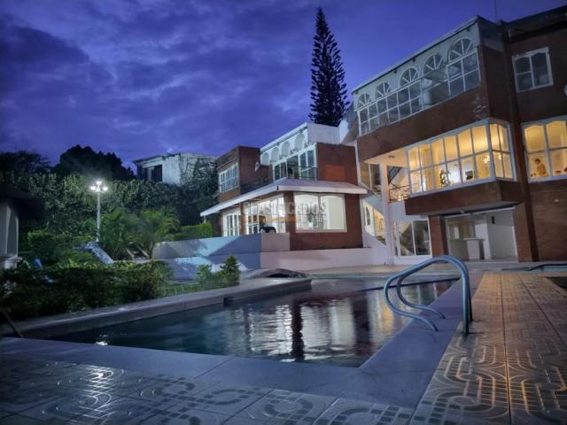 Casas, Venta en Ciudad Jardín