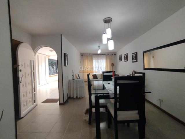 Casas, Venta en Ciudad 2.000