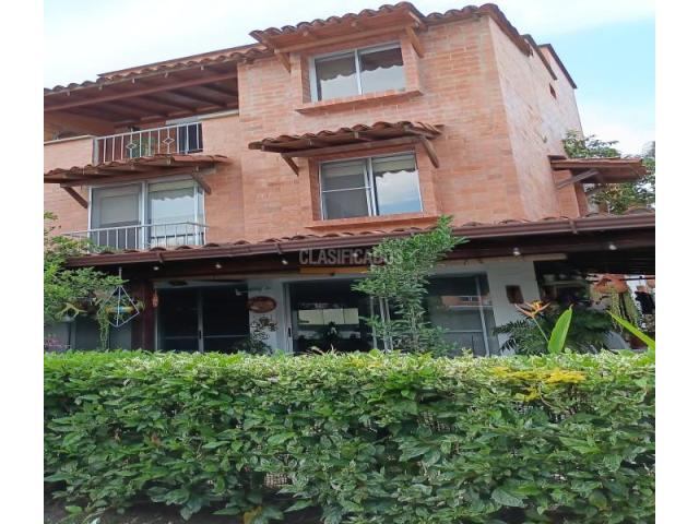 Casas, Venta en Ciudad Jardín
