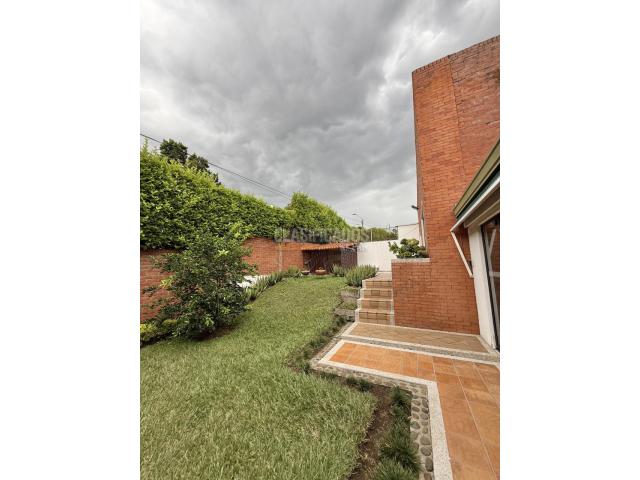 Casas, Venta en Ciudad Jardín