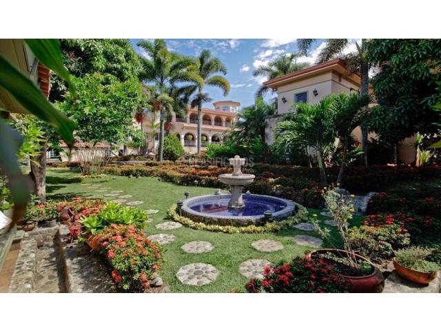 Casas, Venta en Altos de Ciudad Jardín