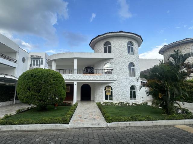 Casas, Alquiler en Ciudadela Pasoancho