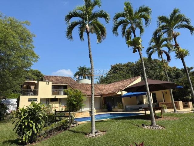 Casas, Venta en Ciudad Jardín