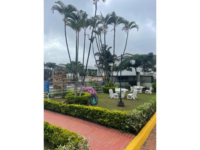 Casas, Venta en Ciudad Jardín