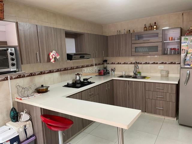 Casas, Venta en Ciudad 2.000