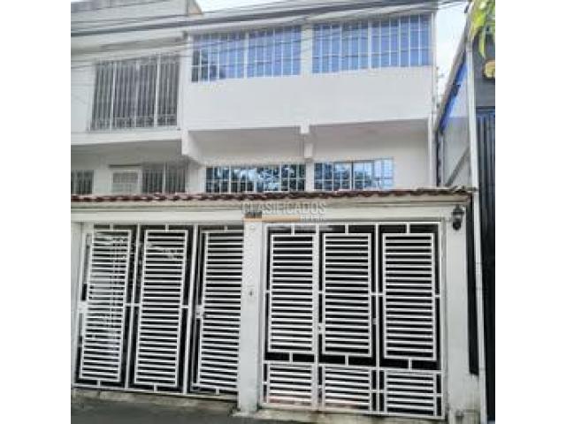 Casas, Venta en Ciudad 2.000