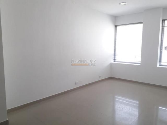 Oficinas y Consultorios, Venta en Santa Mónica Residencial