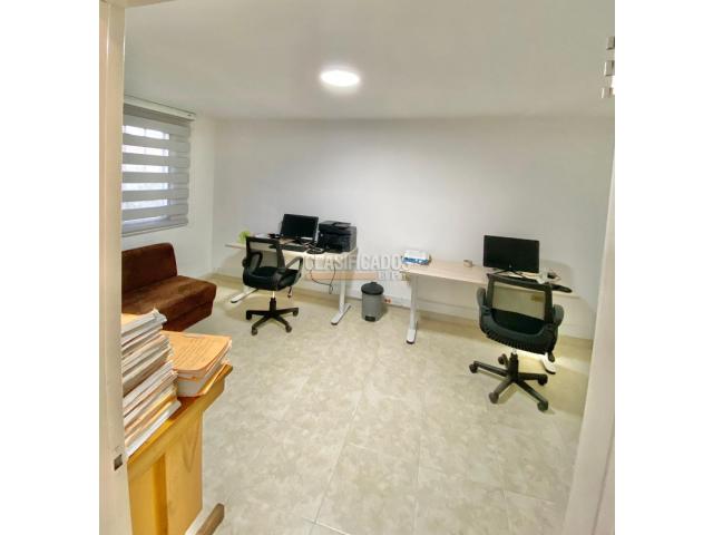 Oficinas y Consultorios, Alquiler en La Flora