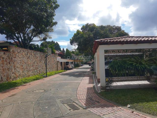 Casas, Venta en Ciudad Jardín