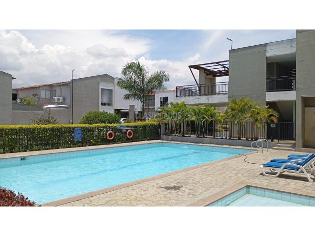 Casas, Alquiler en Ciudad Country