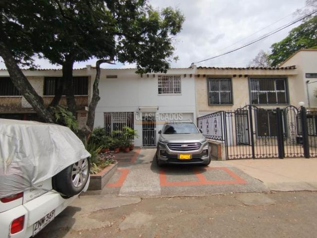 Casas, Venta en La Flora