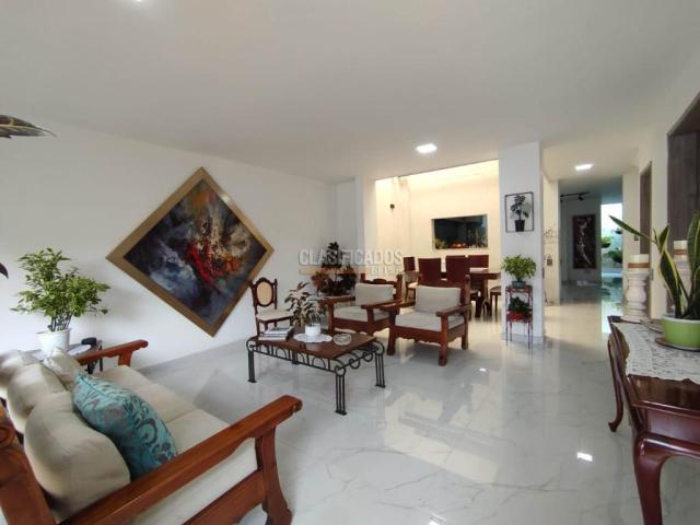 Casas, Venta en La Flora