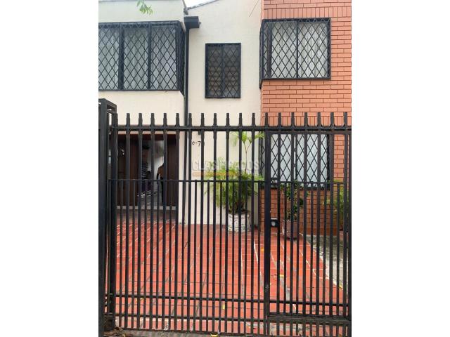 Casas, Alquiler en La Flora