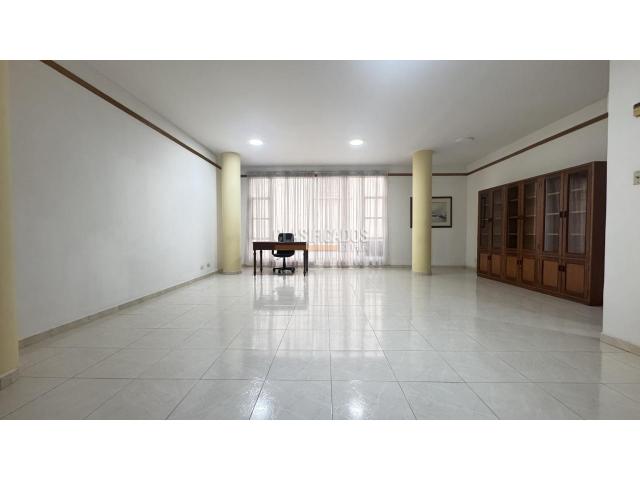 Oficinas y Consultorios, Venta en San Pedro