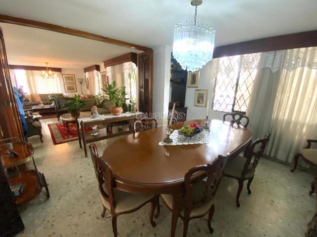 Casas, Venta en La Flora