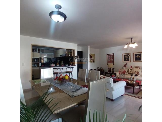 Apartamentos, Venta en Santa Mónica Residencial