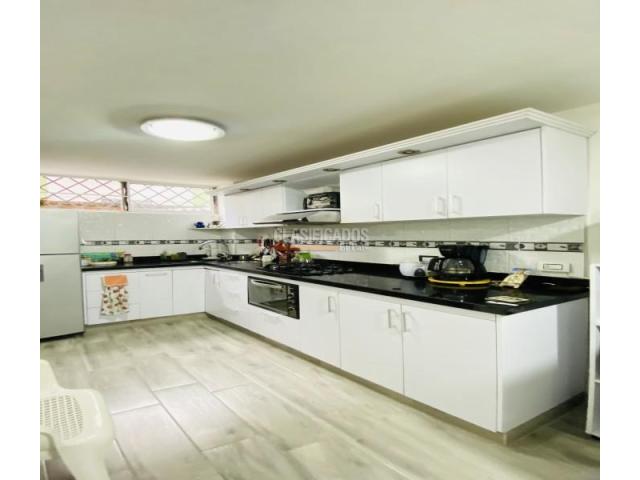 Apartamentos, Venta en Primero de Mayo