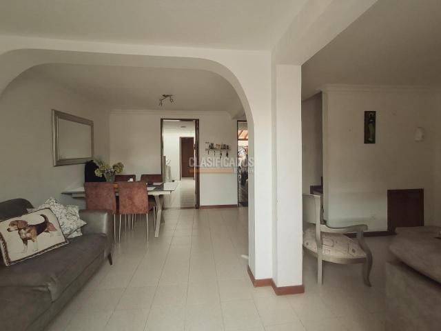 Casas, Venta en La Hacienda