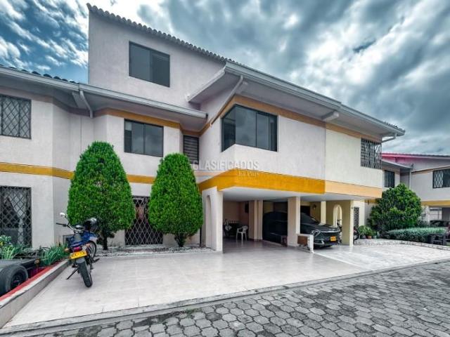 Casas, Venta en Altos de Guadalupe