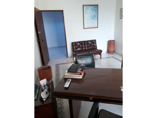 Oficinas y Consultorios, Venta en San Pedro