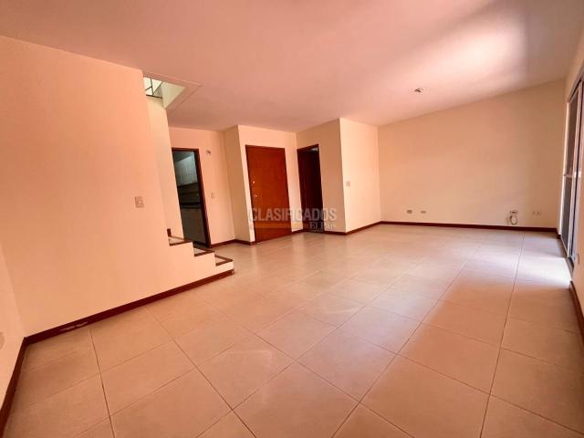 Casas, Venta en La Hacienda