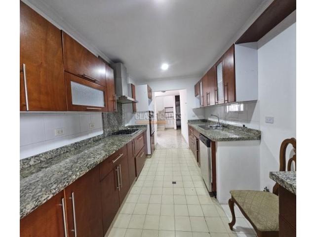 Apartamentos, Venta en Santa Mónica Residencial