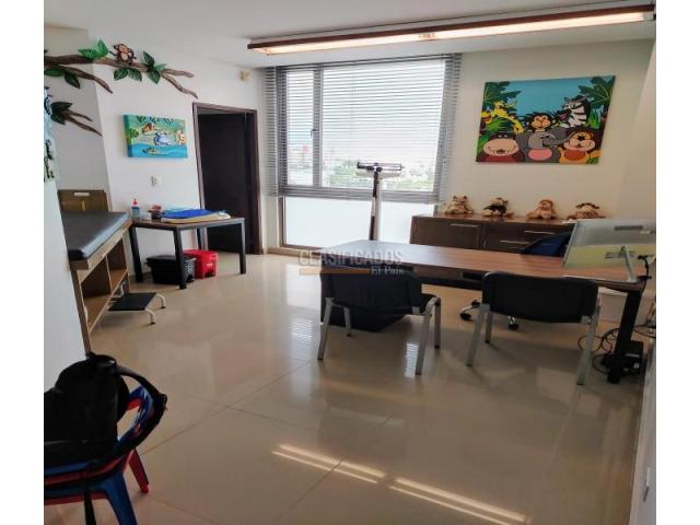 Oficinas y Consultorios, Venta en Camino Real