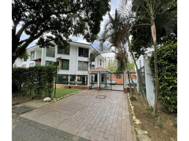 Apartamentos, Venta en Las Quintas de Don Simón