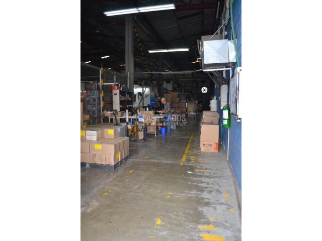 Locales y Bodegas, Alquiler en Flora Industrial