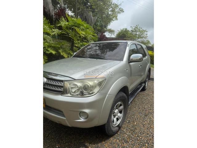 Toyota Fortuner 2011