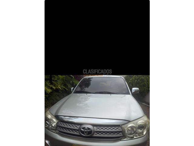 Toyota Fortuner 2011