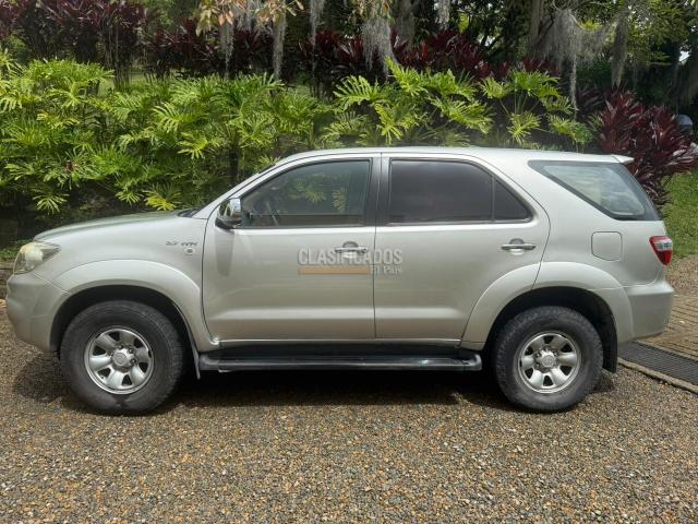 Toyota Fortuner 2011