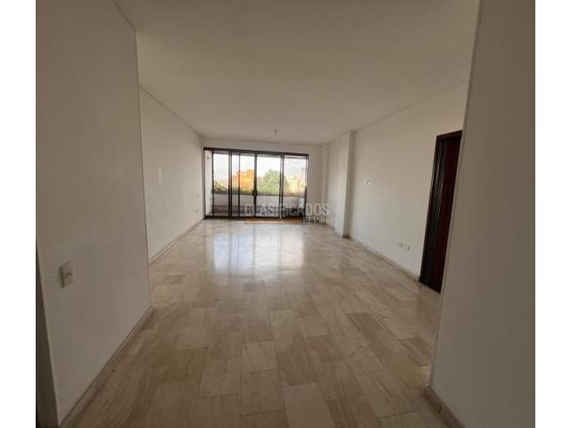 Apartamentos, Venta en Santa Mónica Residencial