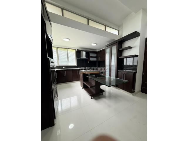 Casas, Alquiler en Ciudad Jardín