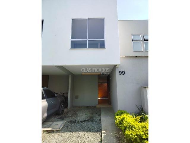 Casas, Alquiler en Ciudad Country