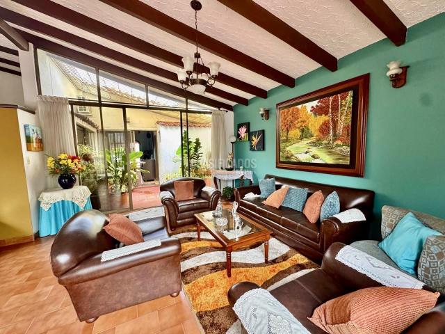 Casas, Venta en La Flora