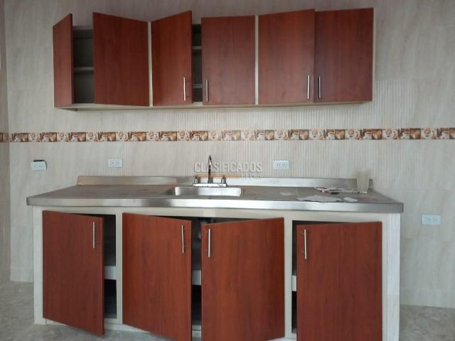 Casas, Alquiler en Los Pinos