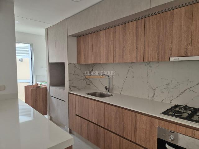 Casas, Alquiler en Ciudad Country