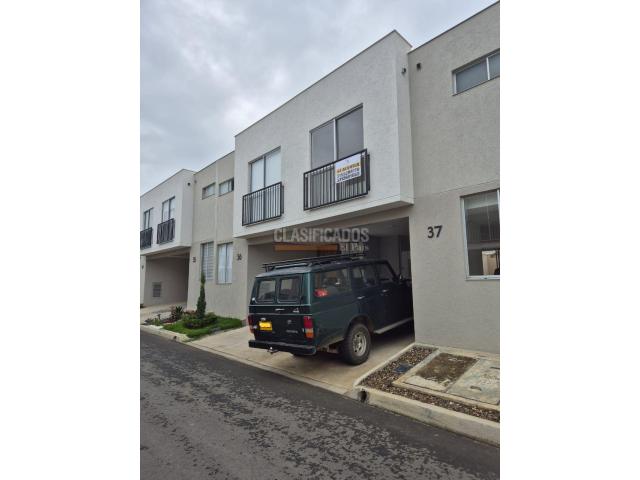 Casas, Alquiler en Ciudad Country