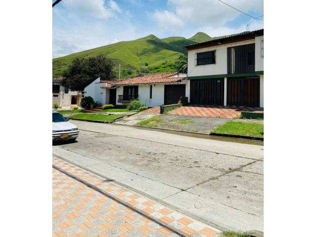 Casas, Alquiler en El Bosque