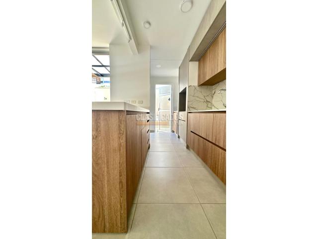 Casas, Alquiler en Ciudad Country