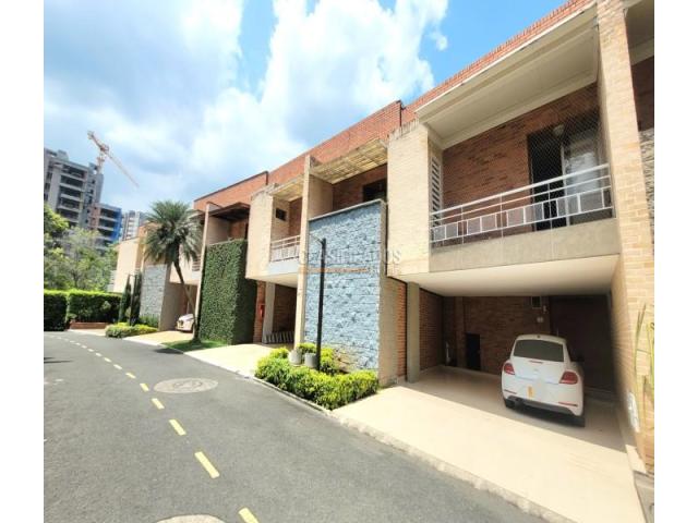 Casas, Venta en Ciudad Jardín