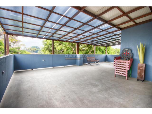 Edificios, Alquiler en La Flora