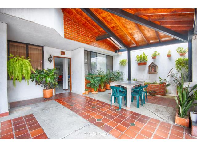 Casas, Venta en La Flora
